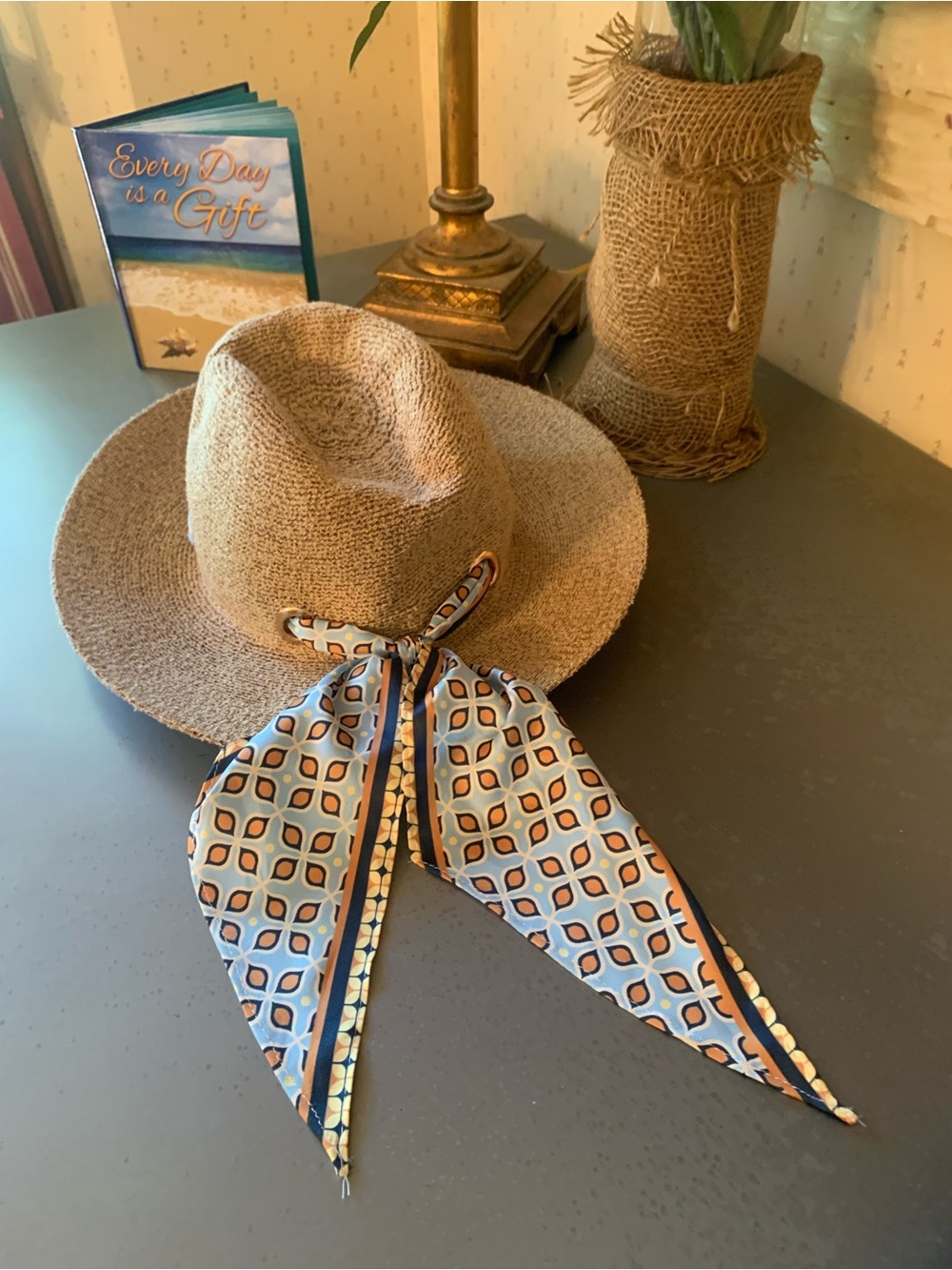 Chico’s STRAW color Sun hat, has GOLD inserts to change scarf. ONE SIZE.